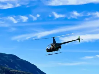 Capture helicopter flying in over the Karoo
